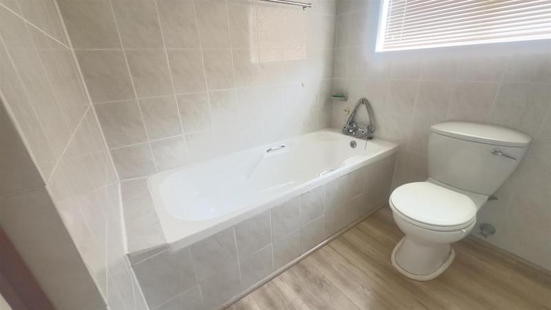 3 Bedroom Property for Sale in Fraaiuitsig Western Cape